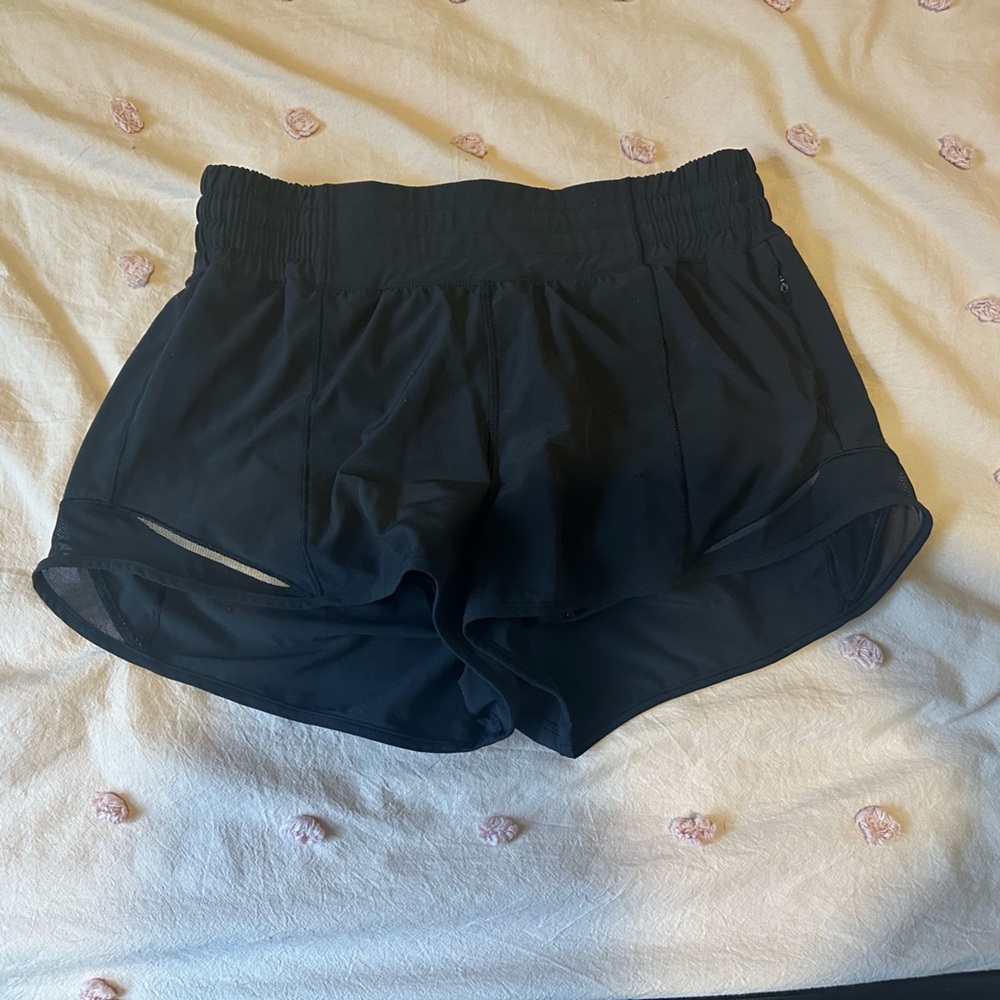 Lululemon Hotty Hot Low rise lined short. 2.5 “